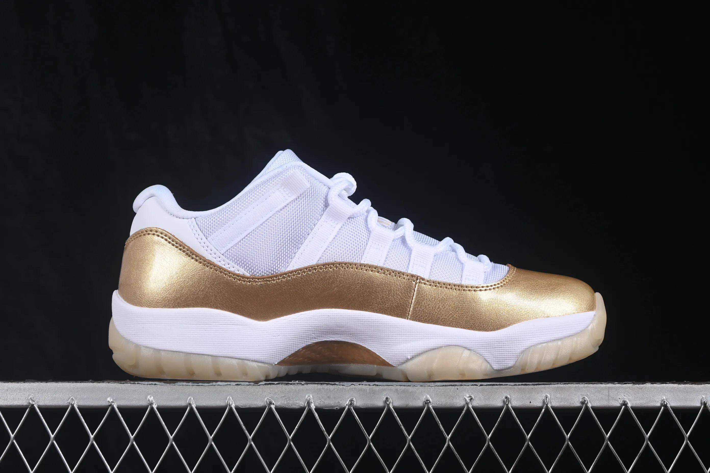 All categories Air Jordan Jordan series basketball shoes Air Jordan 11 F version Air Jordan 11 Low "Metallic Gold" AJ11 Joe 11 Platinum AH7860-102